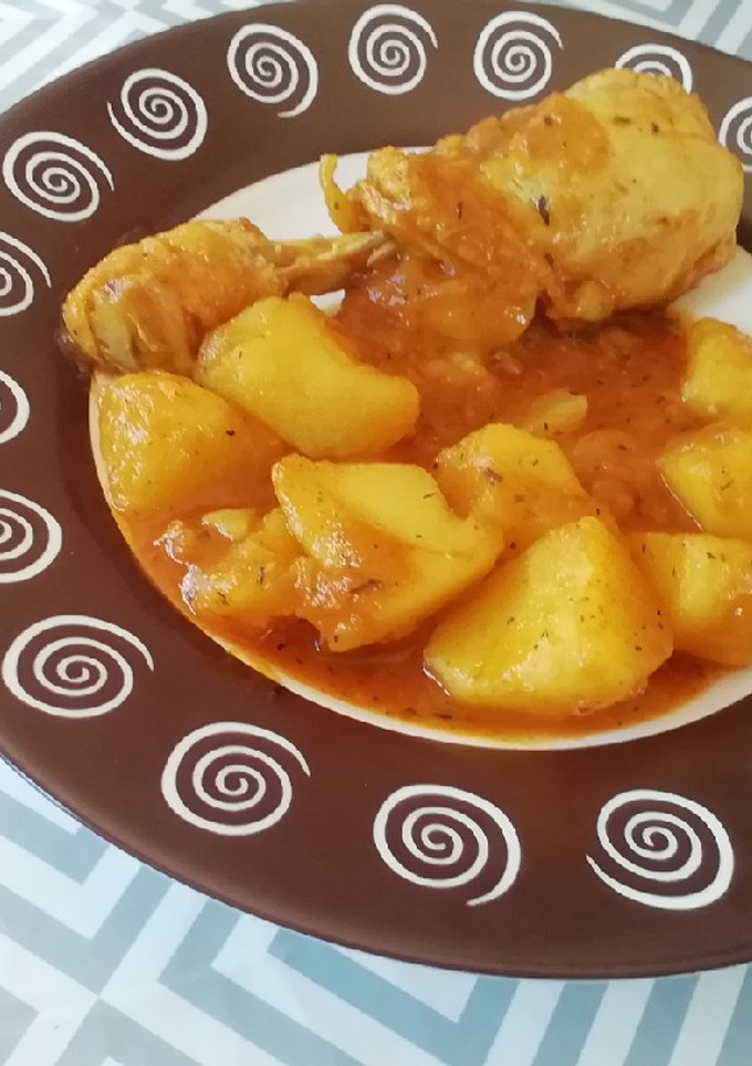Una foto de Pollo a la cazuela
