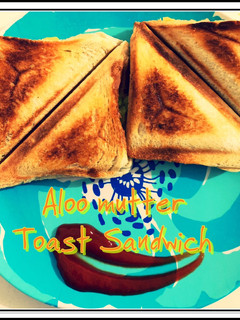 A picture of Aloo mutter toast sandwich.