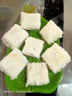 ટોપરા પાક (Topra Paak Recipe In Gujarati) રેસીપી મુખ્ય ફોટો