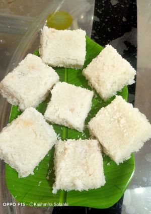 ટોપરા પાક (Topra Paak Recipe In Gujarati) રેસીપી મુખ્ય ફોટો