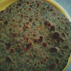 A picture of Bathua ki roti.