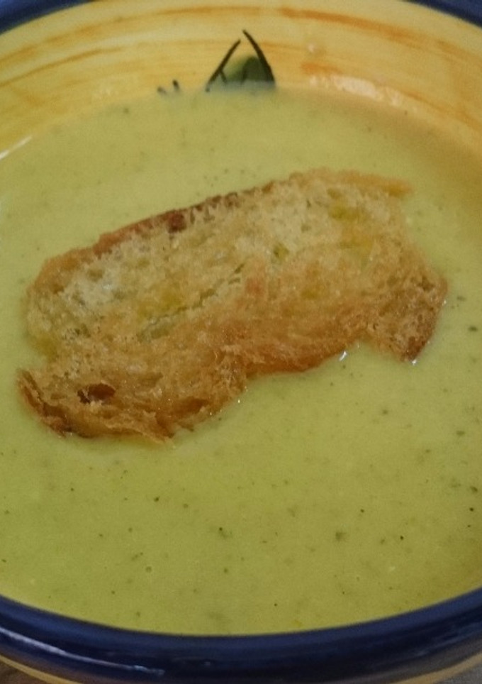 Una foto de Crema de calabacín con queso azul