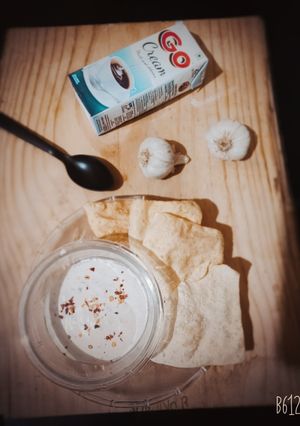 A picture of Creamy Garlic Dip.