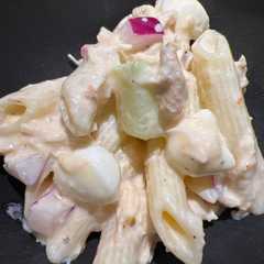 Una foto de Creamy Italian Chicken Pasta Salad