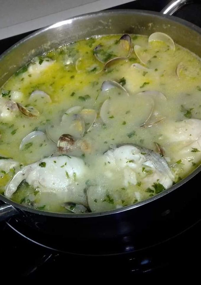 Una foto de Merluza en salsa verde, receta clásica vasca