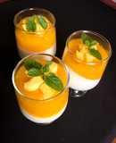 Panna Cotta de coco y coulis mango 🥭