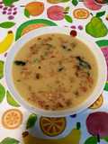 Puré claro de arroz con algas y cebolla deshidratadas