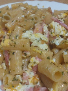 Una foto de Macarrones con huevo