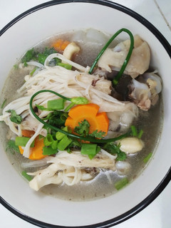 Hình của món Xương gà nấu rau củ.