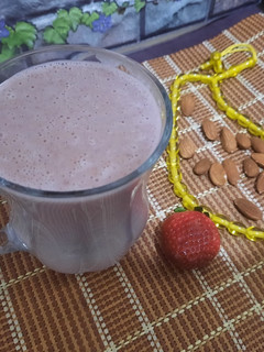 Foto resep Strawberry almond milk