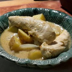 Yellow curry with chicken A picture of Yellow curry with chicken.