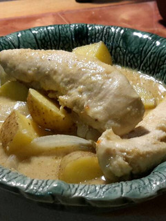 A picture of Yellow curry with chicken.
