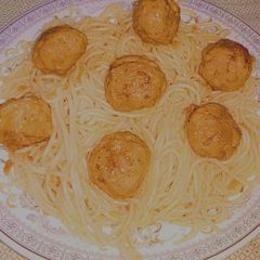 A picture of Beef ball spaghetti.