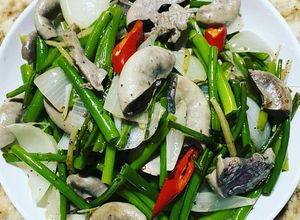 Hình của món Dồi trường xào bông hành 🧅🌶️.