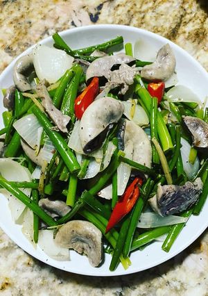 Hình của món Dồi trường xào bông hành 🧅🌶️.