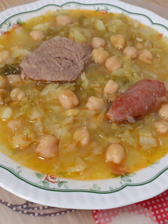 Una foto de Garbanzos con repollo