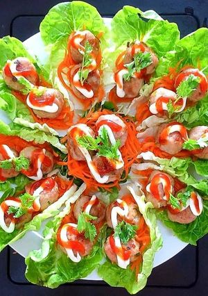 รูปของ มีทบอลห่อผัก meatball baby romaine lettuce