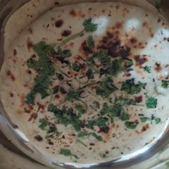 A picture of Garlic Naan without oven.