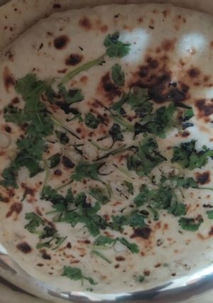 A picture of Garlic Naan without oven.
