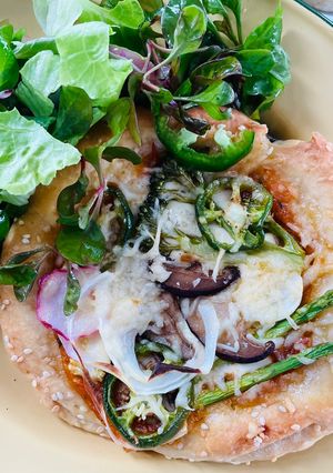 รูปของ พิซซ่าหน้าผัก2 ซอส🍕🥦🍅Veg Pizza with Tomato and Ranch Sauce🫑