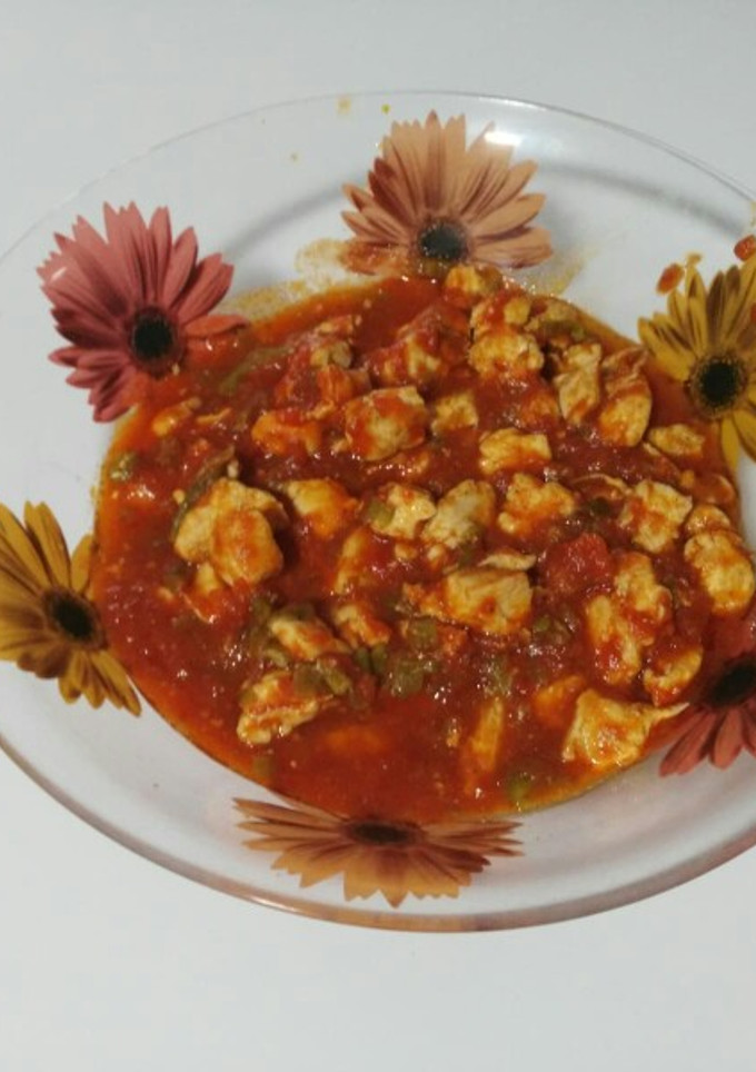 Una foto de Fritá de pollo con pimientos