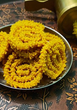 मुगडाळ ज्वारीपीठ मिक्स चकली (moongdal jwari chakali recipe in marathi) रेसिपी चे मुख्य फोटो 