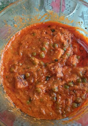 A picture of Mutter paneer in microwave.