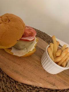 صورة لوصفة برجر على طريقتي 😋🍔