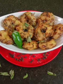 உருளைகிழங்கு மிளகு வடை(potato milagu vadai recipe in tamil) செய்முறை முக்கிய புகைப்படம்