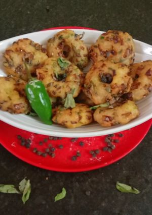 உருளைகிழங்கு மிளகு வடை(potato milagu vadai recipe in tamil) செய்முறை முக்கிய புகைப்படம்