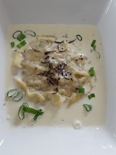 Une photo de Ravioli veau et crème truffée