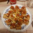 Canapés de salmón con salsa de tomate