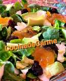 Ensalada de canónigos con aguacate, queso fresco y mermelada de naranja