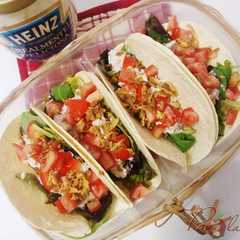 Una foto de Tacos vegetales con atún y mayonesa