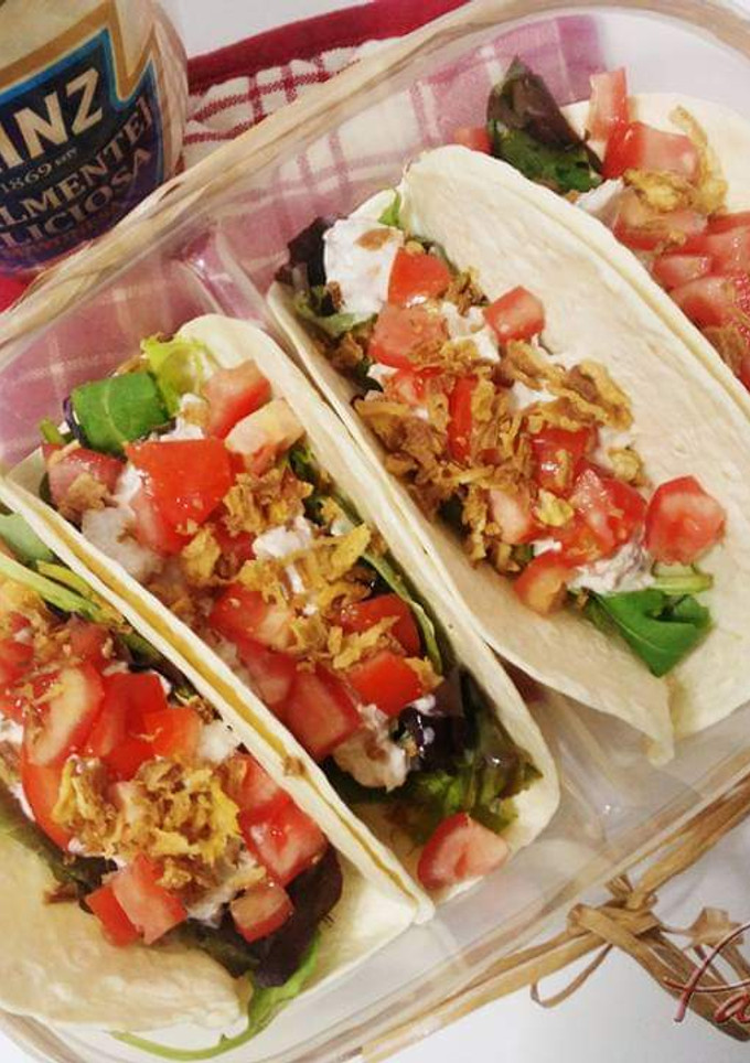 Una foto de Tacos vegetales con atún y mayonesa
