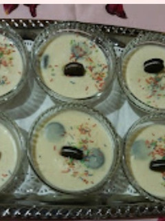 Una foto de Cremoso de chocolate blanco y galleta Oreo