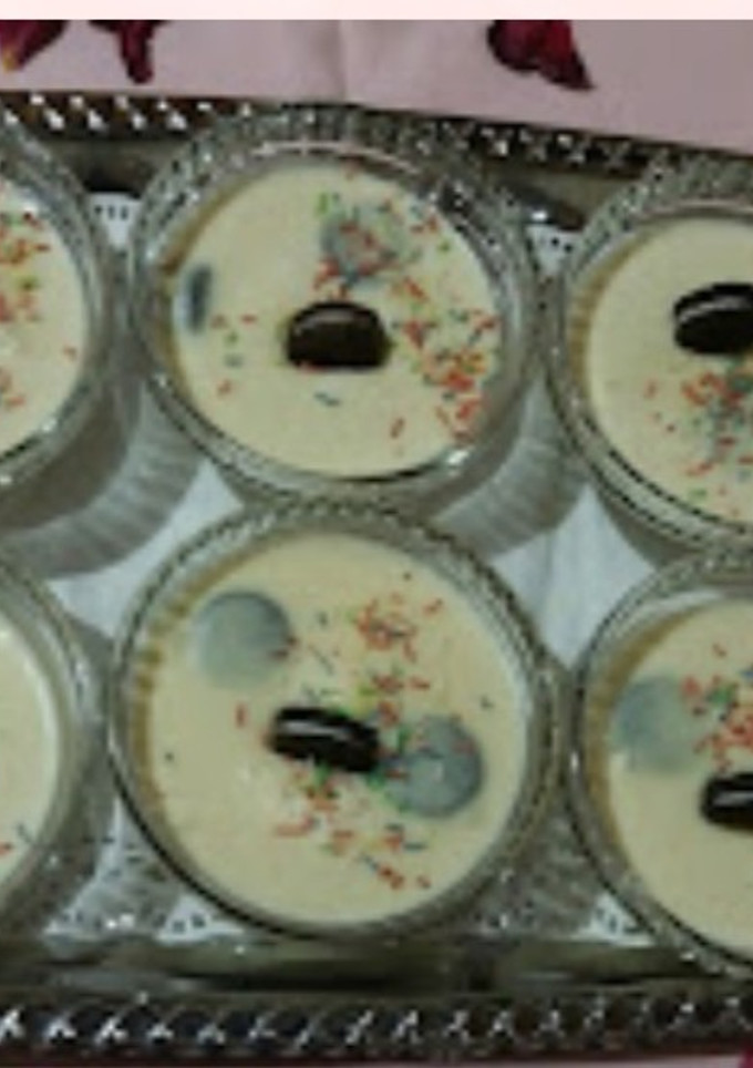 Una foto de Cremoso de chocolate blanco y galleta Oreo
