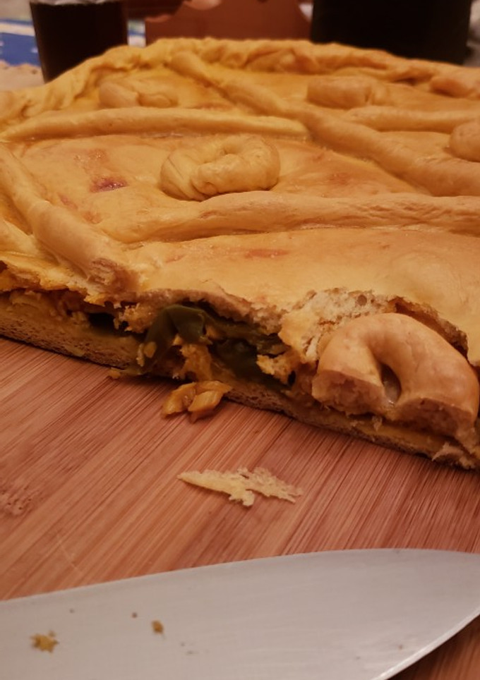 Una foto de Empanada gallega de merluza (o abadejo)