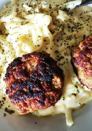 A picture of Cream Pasta with Meatballs.