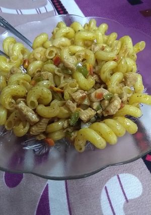 A picture of Chicken and Vegetable Pasta.