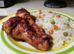 Una foto de Piernas de pollo bate jugositas al chile mirasol