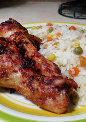 Una foto de Piernas de pollo bate jugositas al chile mirasol