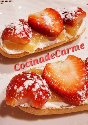 Una foto de Tostadas caprichosas 🍓🍓😋