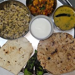 A picture of Gujarati thali (Dinner thali).