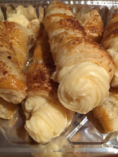 Una foto de Conos de hojaldre con crema pastelera