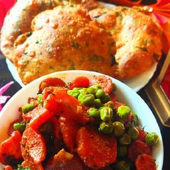 A picture of Gazar Matar ki subji with methi poori.