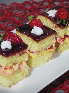 Una foto de Pastelitos de frutas del bosque