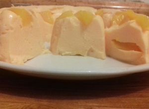 Una foto de Gelatina de yogurt de durazno