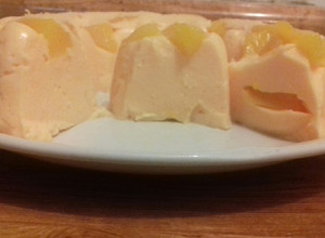 Una foto de Gelatina de yogurt de durazno