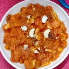 A picture of Papaya halwa.